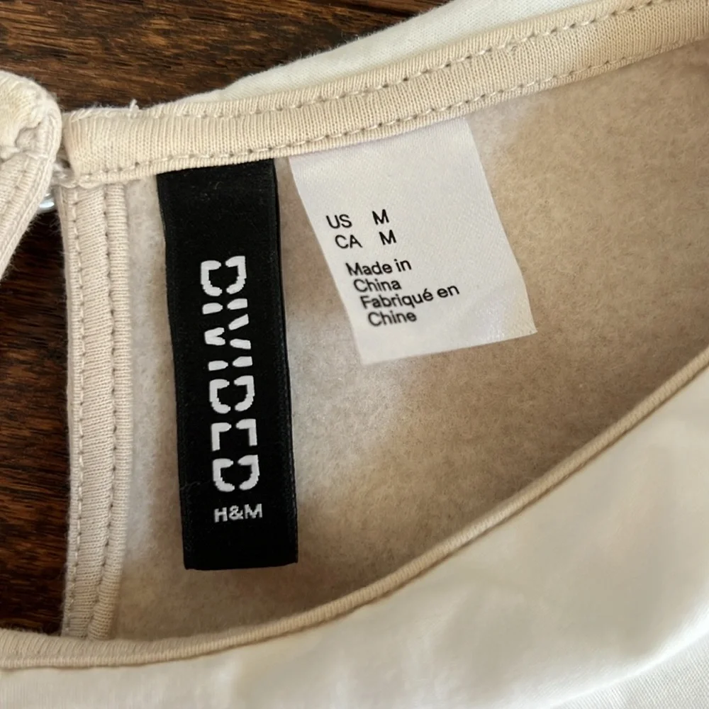 H&M women’s sweater with a collar - Picture 2 of 3